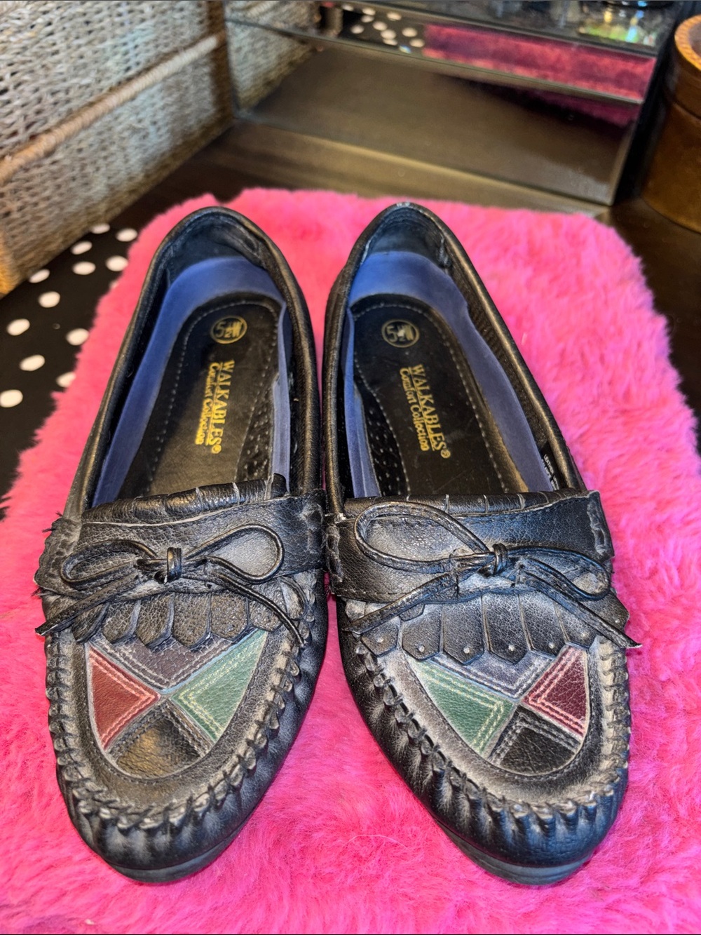 EUC  Walkables Comfort Collection women's black leather kiltie moccasin loafers.